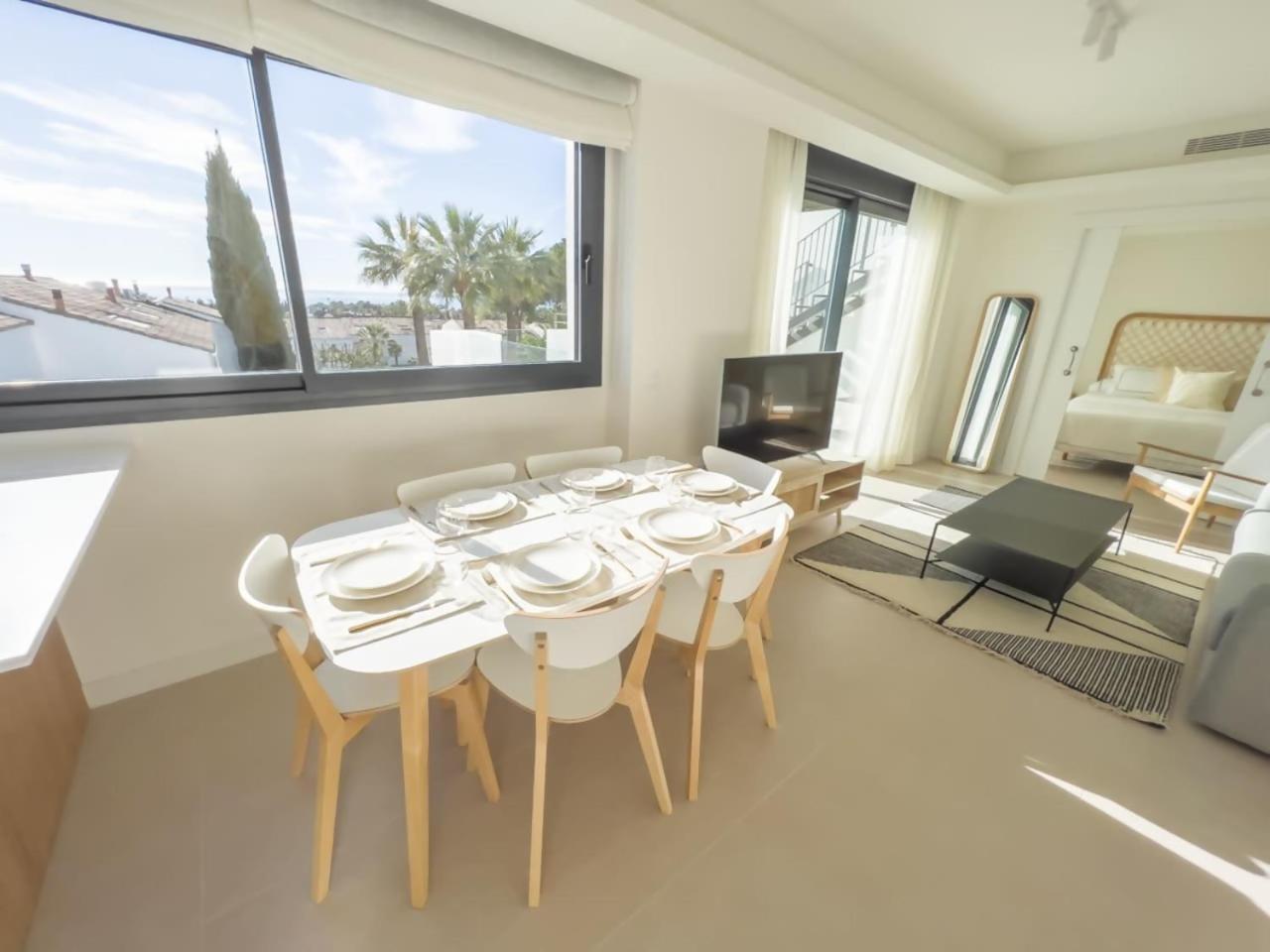 Penthouse On The Golden Mile Apartemen